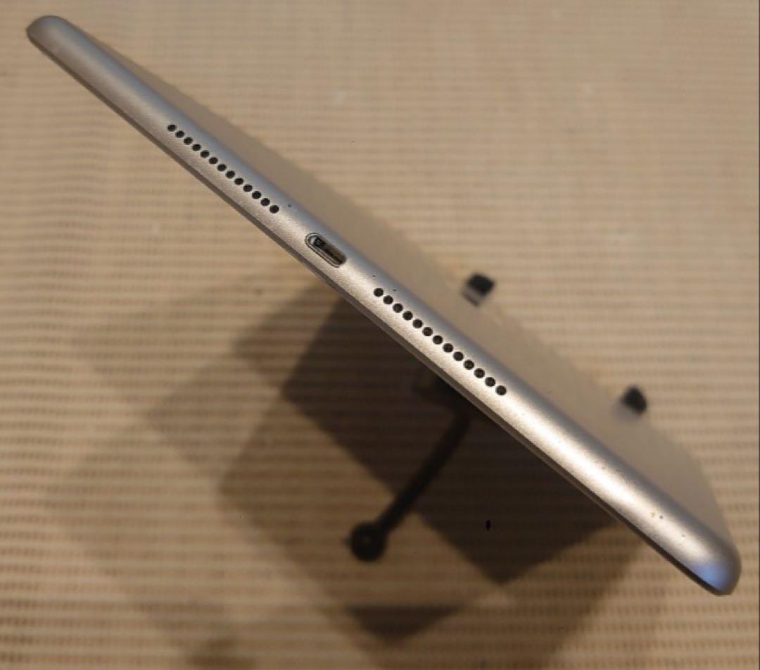 FNXKC動作品SIMフリーiPad第8世代本体128GB送料込ジャンク品