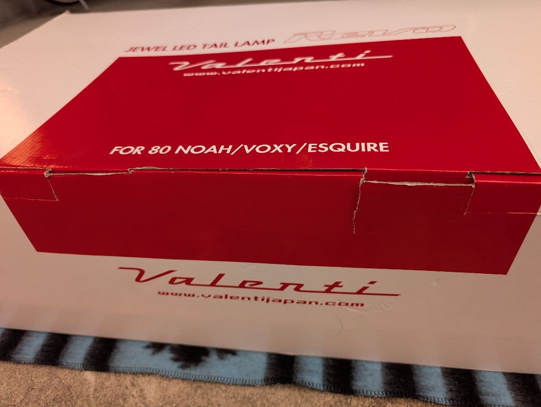 ヴァレンティ　テールランプ　ノア、ヴォクシー80 系