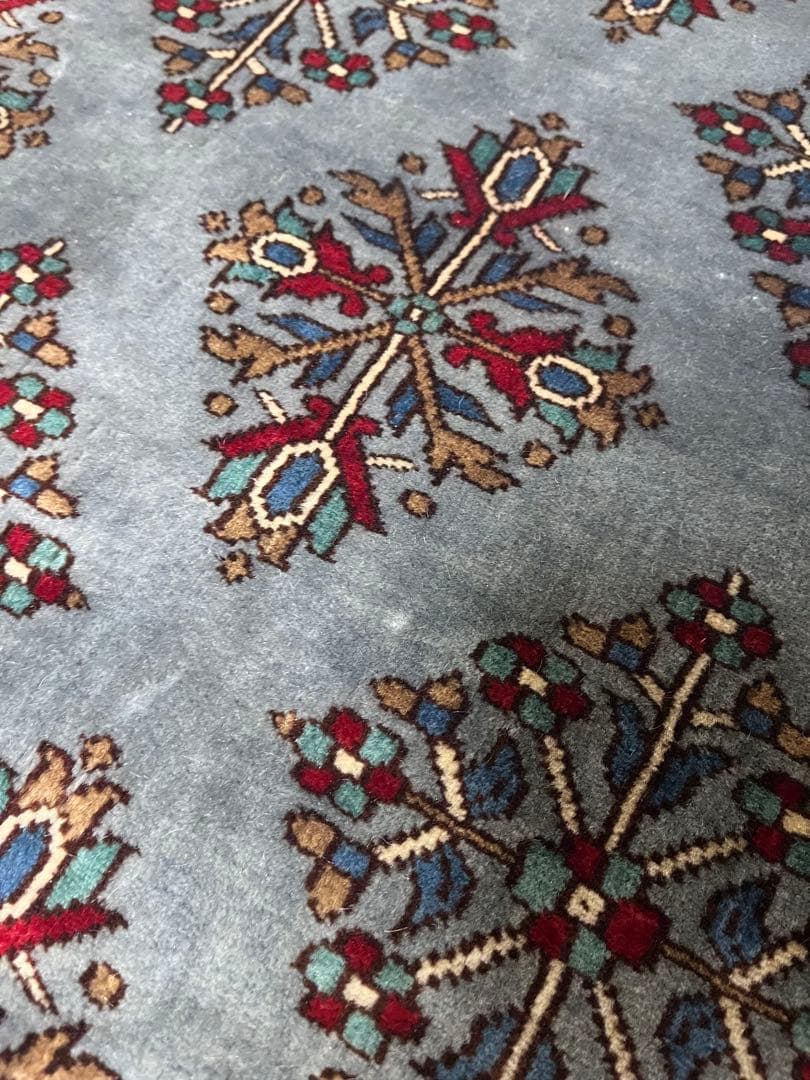 シルク ペルシャ絨毯 156 x 240 cm〔房含まず〕値下しました❣️