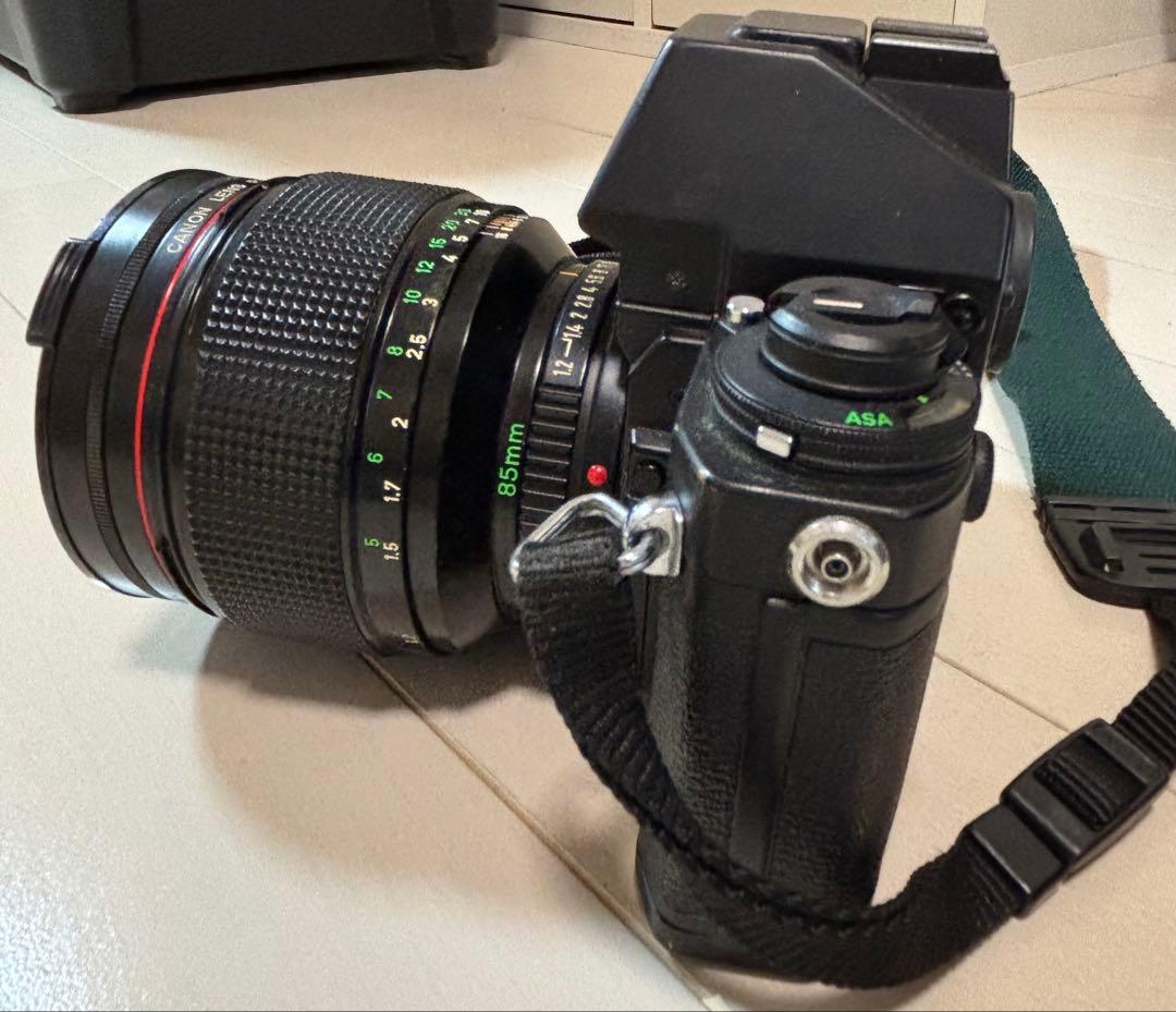 Canon F-1 一眼レフカメラ 85mmレンズ付き