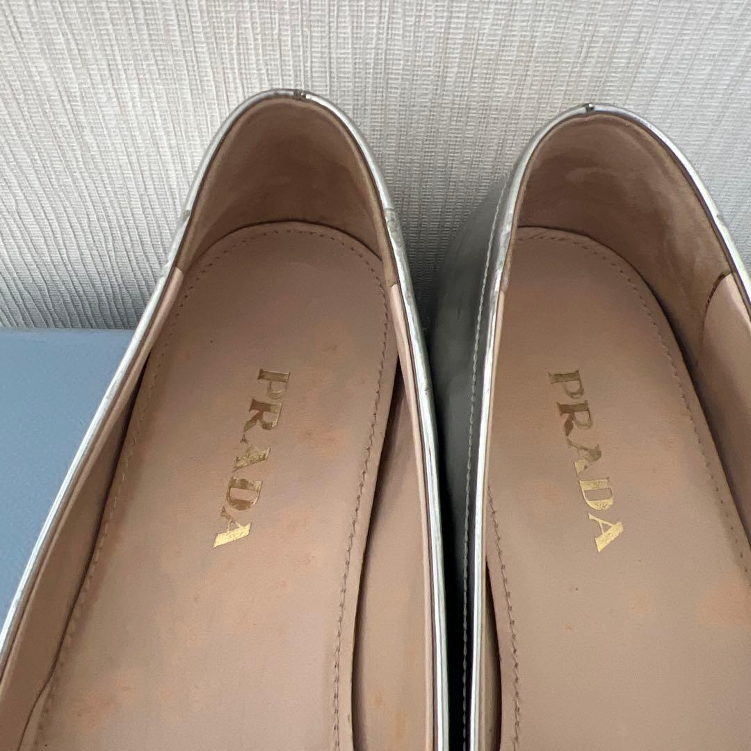 PRADA シルバー フラットシューズ
