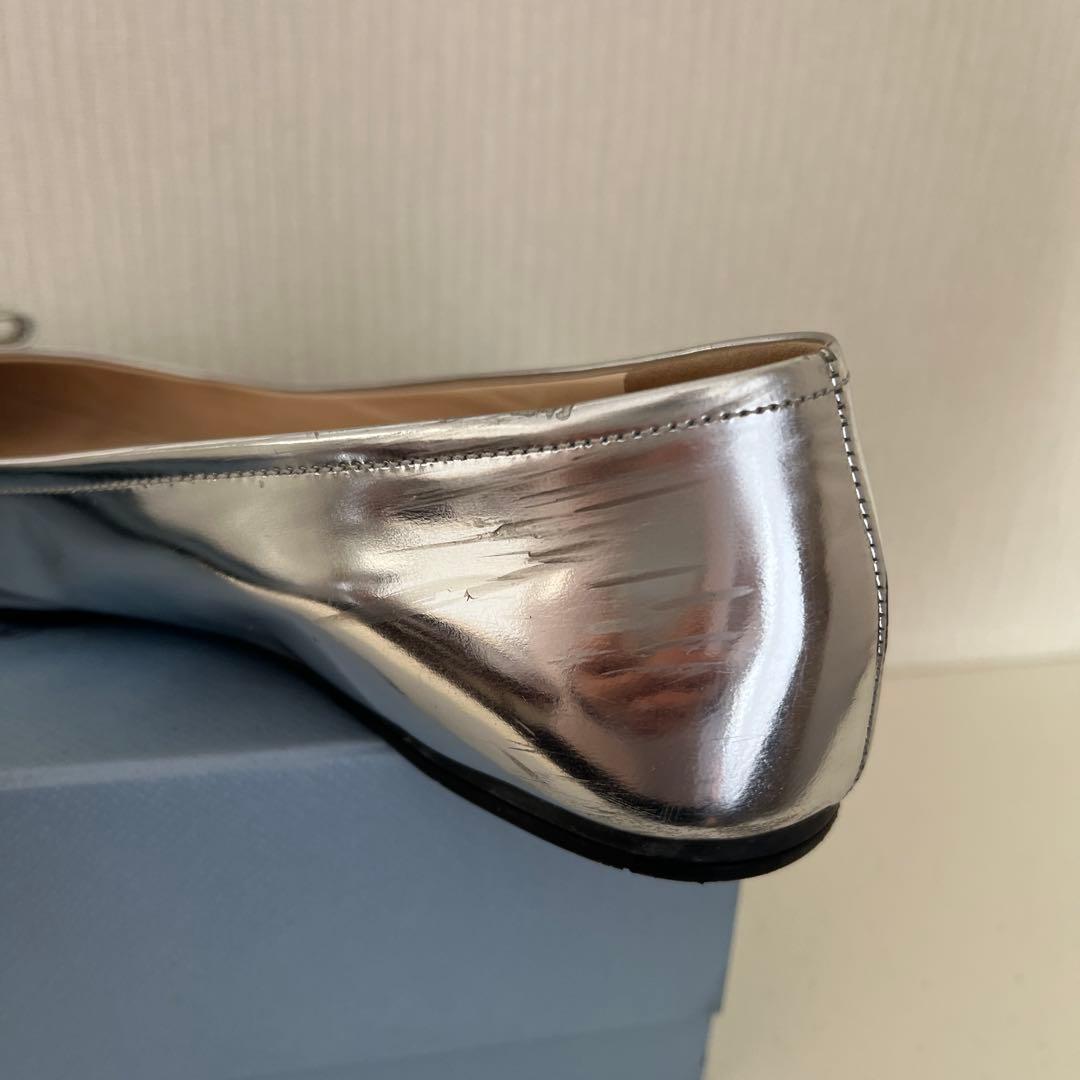 PRADA シルバー フラットシューズ