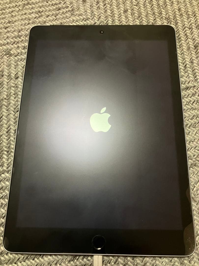 Apple iPad 5世代　32ギガ　本体のみ