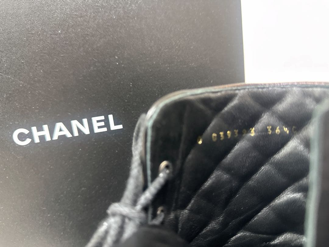 CHANEL ブラック キルティングブーツ