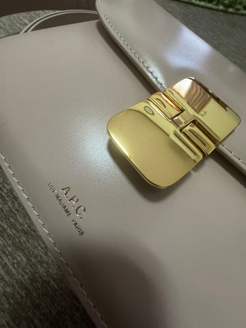 A.P.C ライトピンク レザー ショルダーバッグ