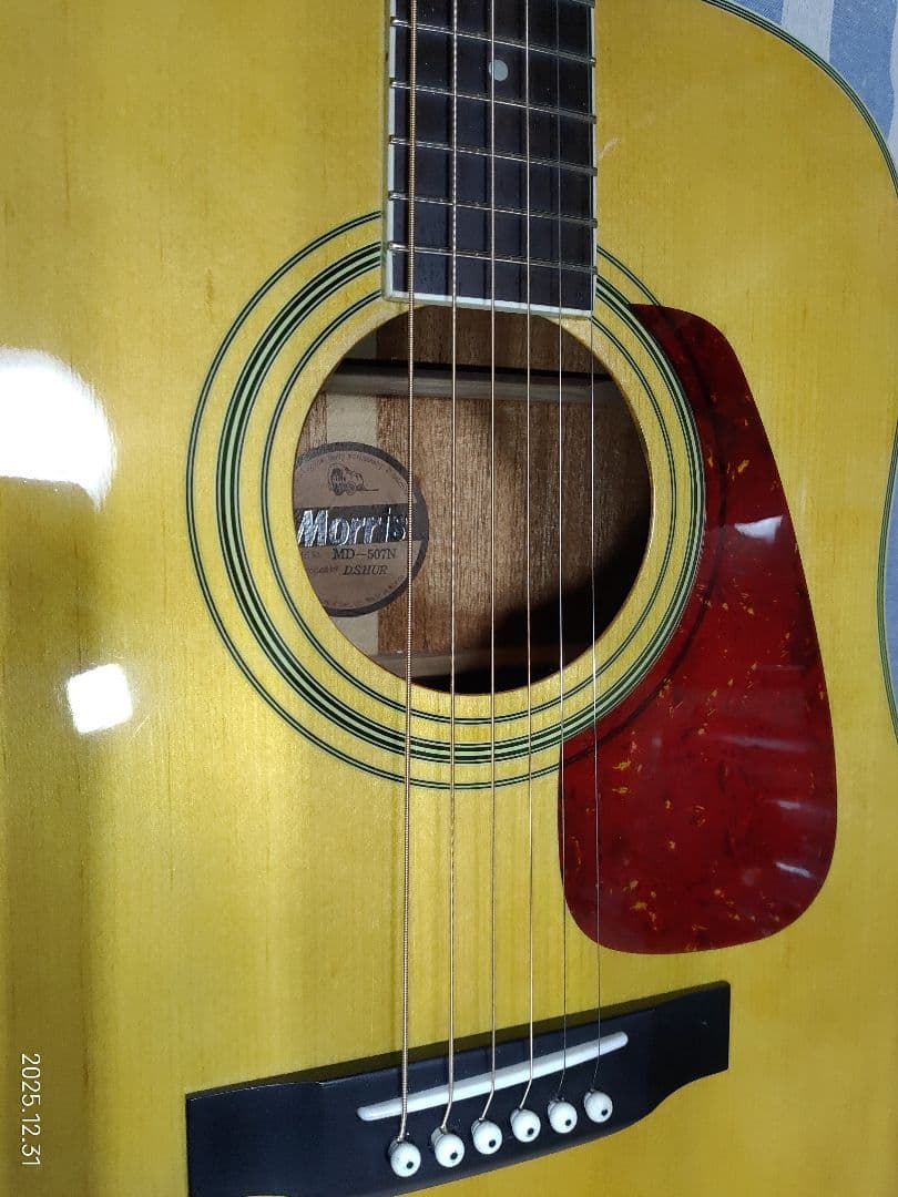初心者用MORRISのドレッドノートタイプのフォークギターMD-507N美品です