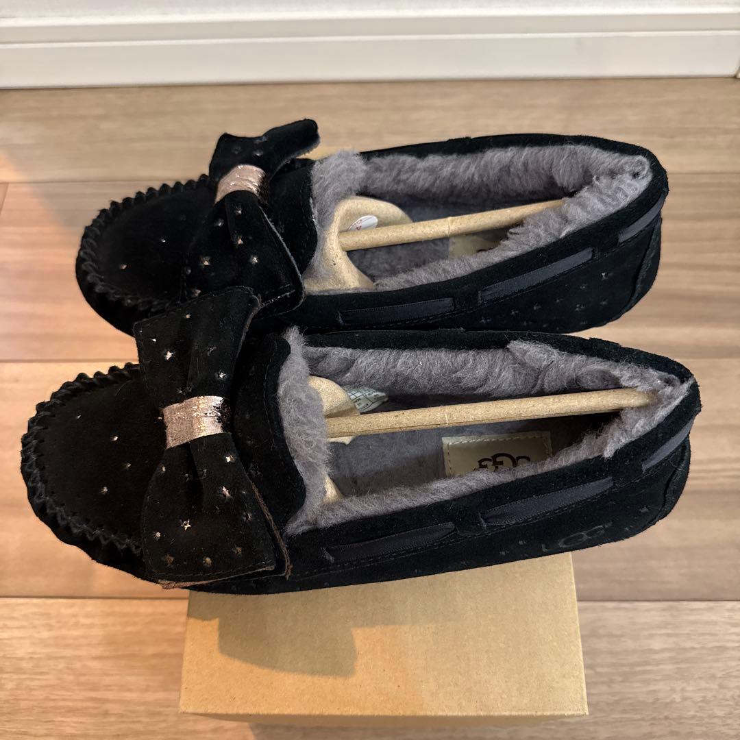 UGG ダコタスターガール ブラック リボン付き モカシン 24cm