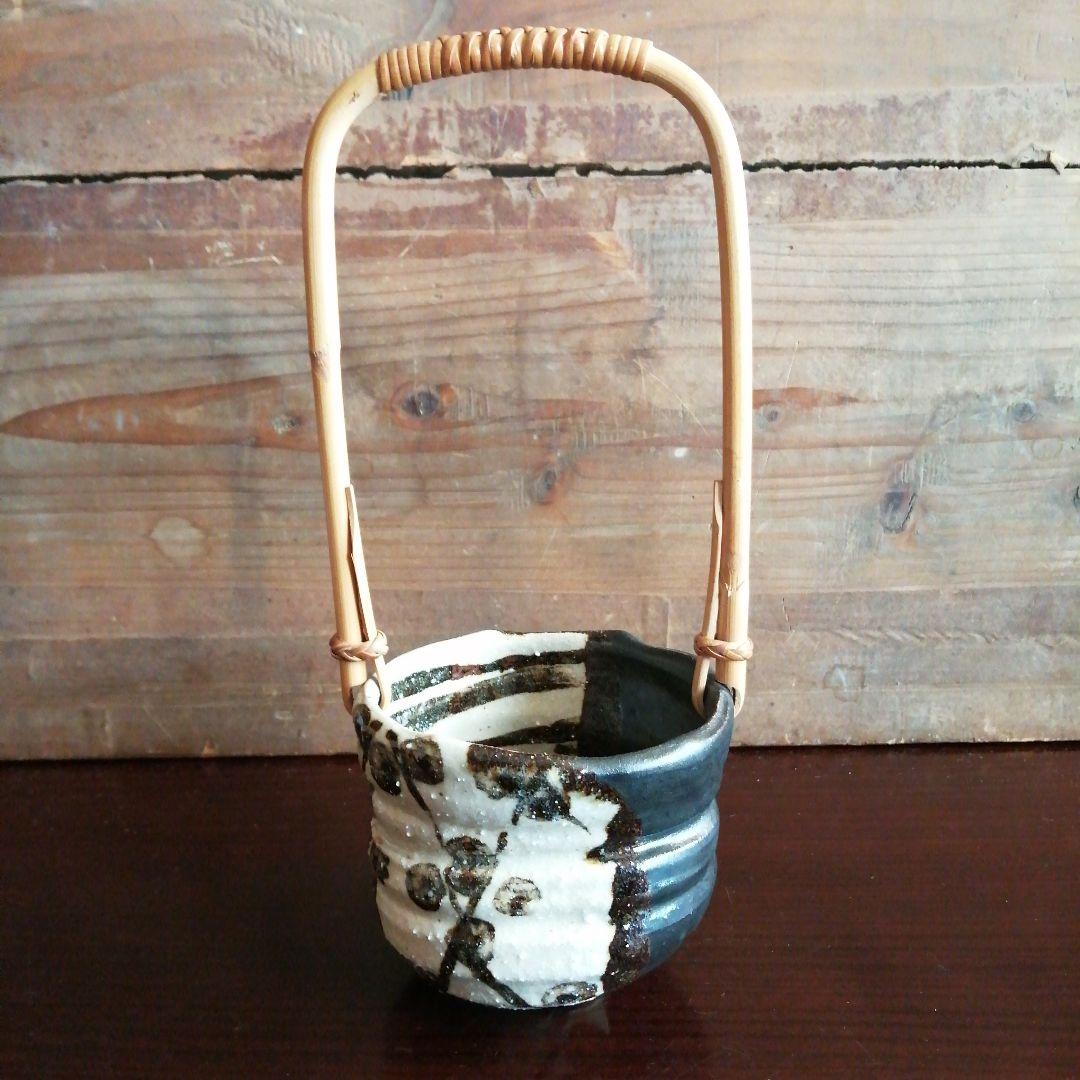 美濃焼　加藤仁　黒織部掛花入　10cm