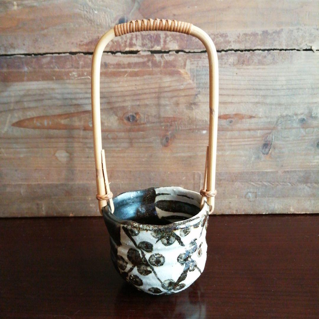 美濃焼　加藤仁　黒織部掛花入　10cm