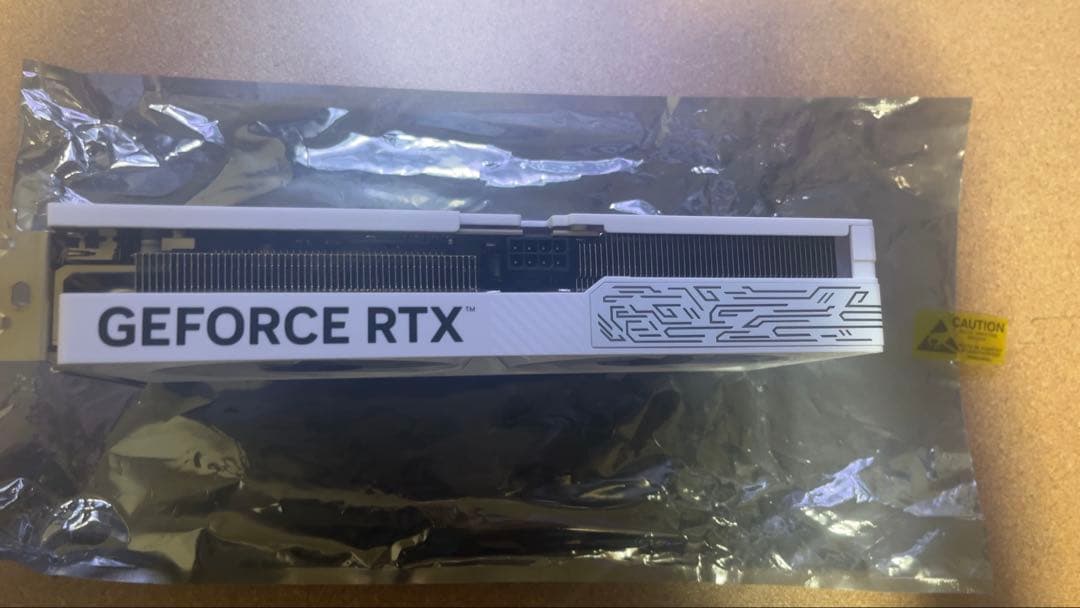 玄人志向　GK-RTX5060Ti-E8GB/WHITE/DF 白グラボ