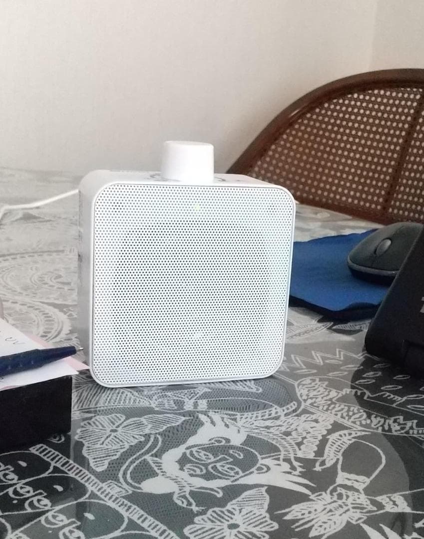 [山善] キュリオム ワイヤレス 手元スピーカー (AC電源/乾電池 対応) b