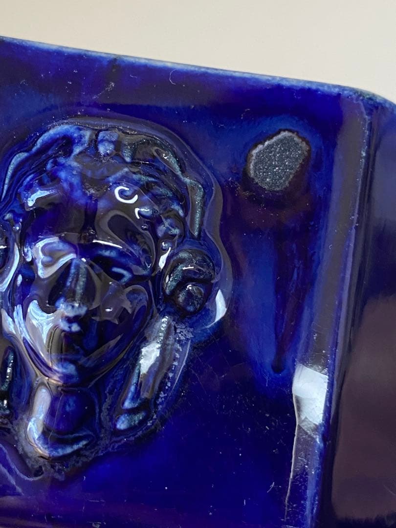 Choisy le Roi 蓋付きの器