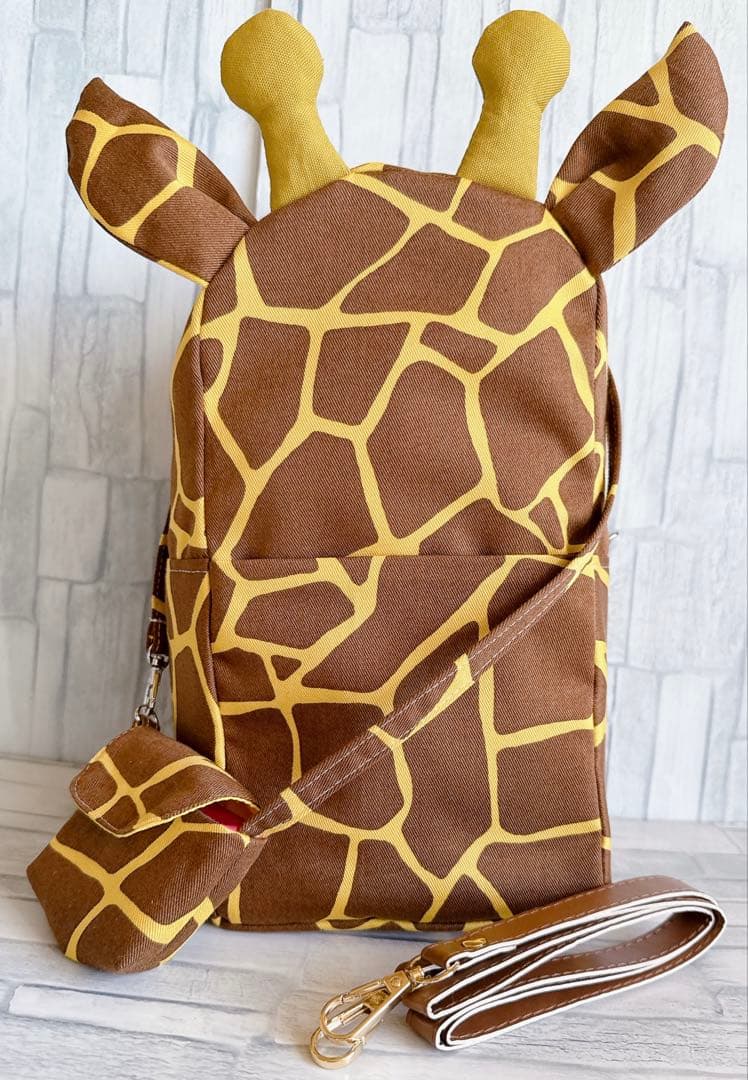 専用　ハンドメイド　キリン型　バッグ　刺繍　猫　イルカ　ミニリュック型ポーチ