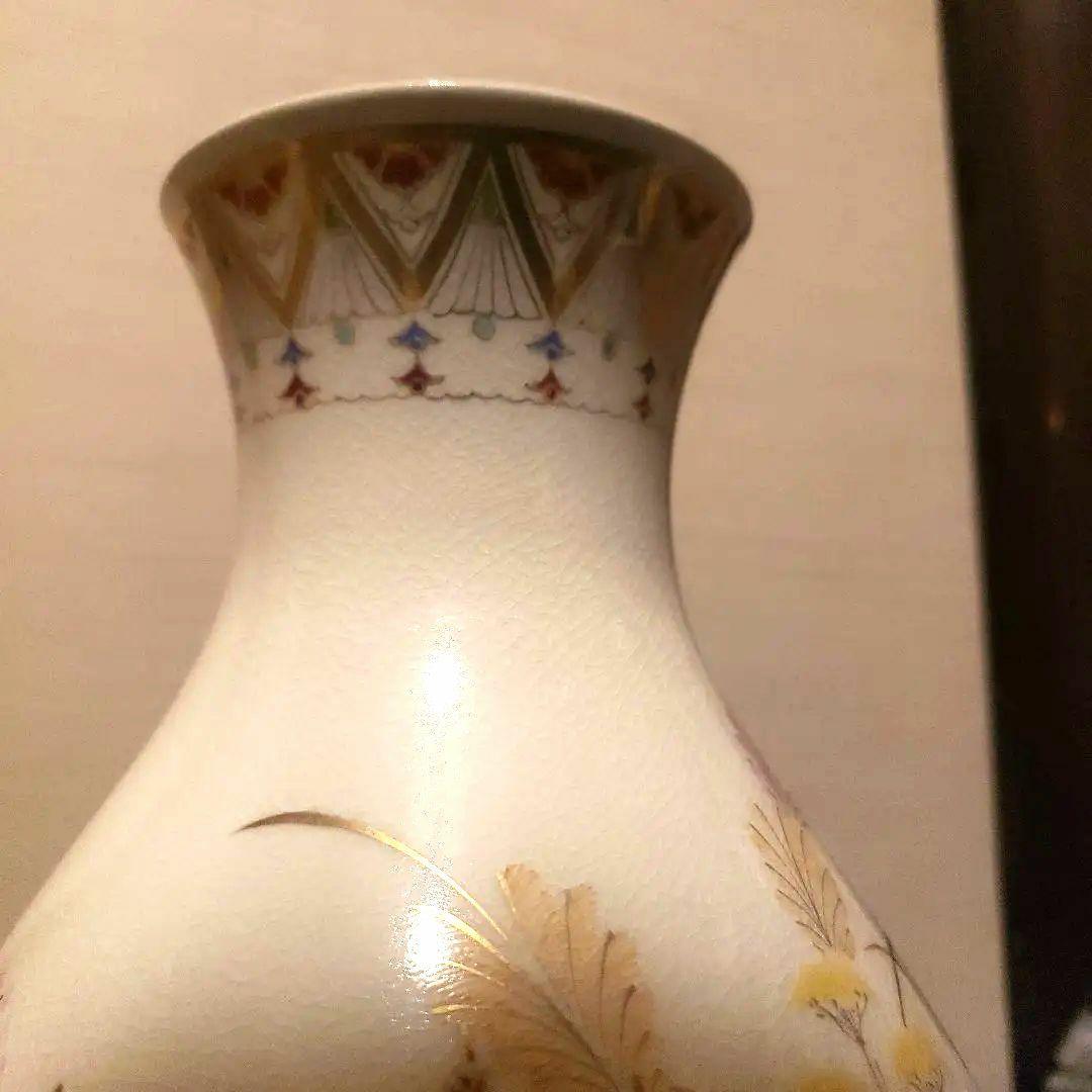 薩摩焼 十五代沈壽官作(ちんじゅかん)白薩摩九寸花瓶 本金秋草