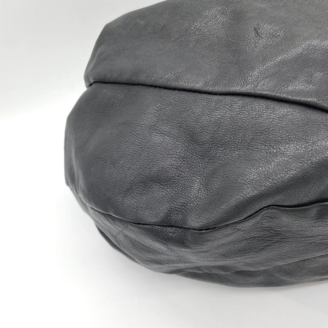 【美品】イルビゾンテ　ショルダーバッグ　ハーフムーン　ロゴ型押し　レザー　黒