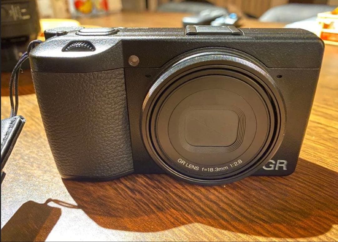 1月18日まで限定価格‼️RICOH GR Ⅲ バッテリー＆ストラップ付きセット✨