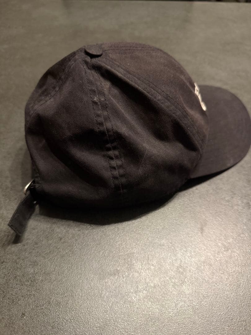 CELINE 黒 ベースボールキャップ