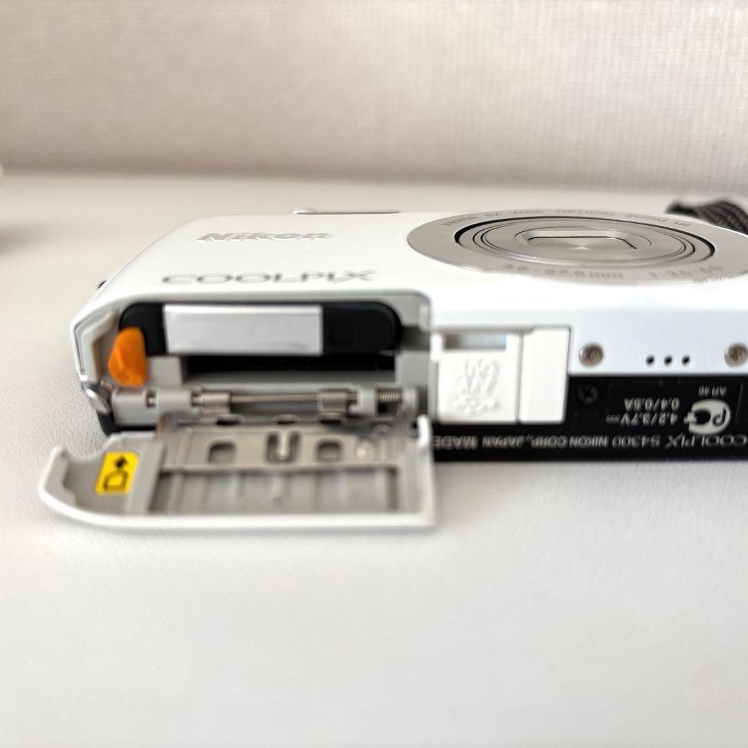 【美品】Nikon COOLPIX S4300 ホワイト