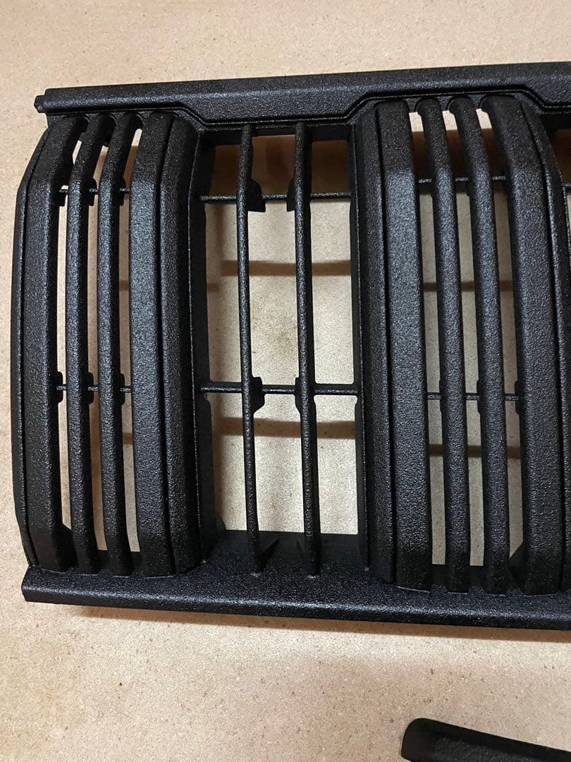 プラド150後期フロントグリル【カメラ無しチッピング➕マッドブラック塗装】