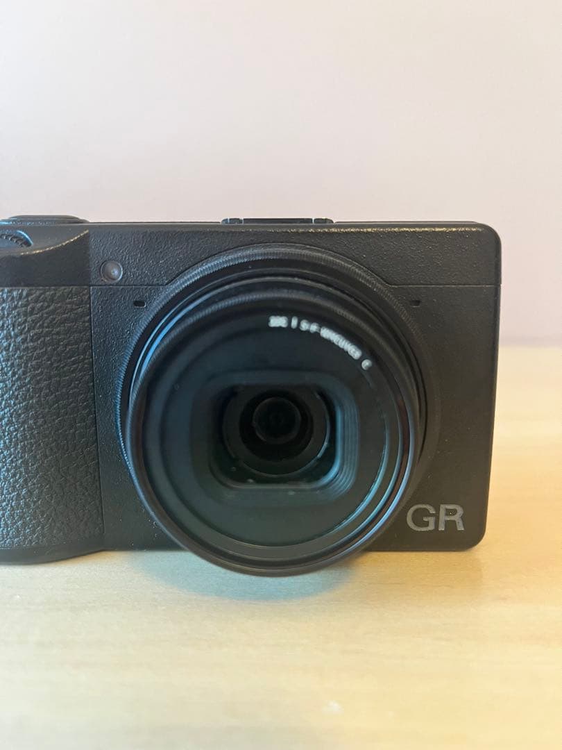 RICOH GRⅢ 本体と付属品（予備バッテリー、充電器あり）