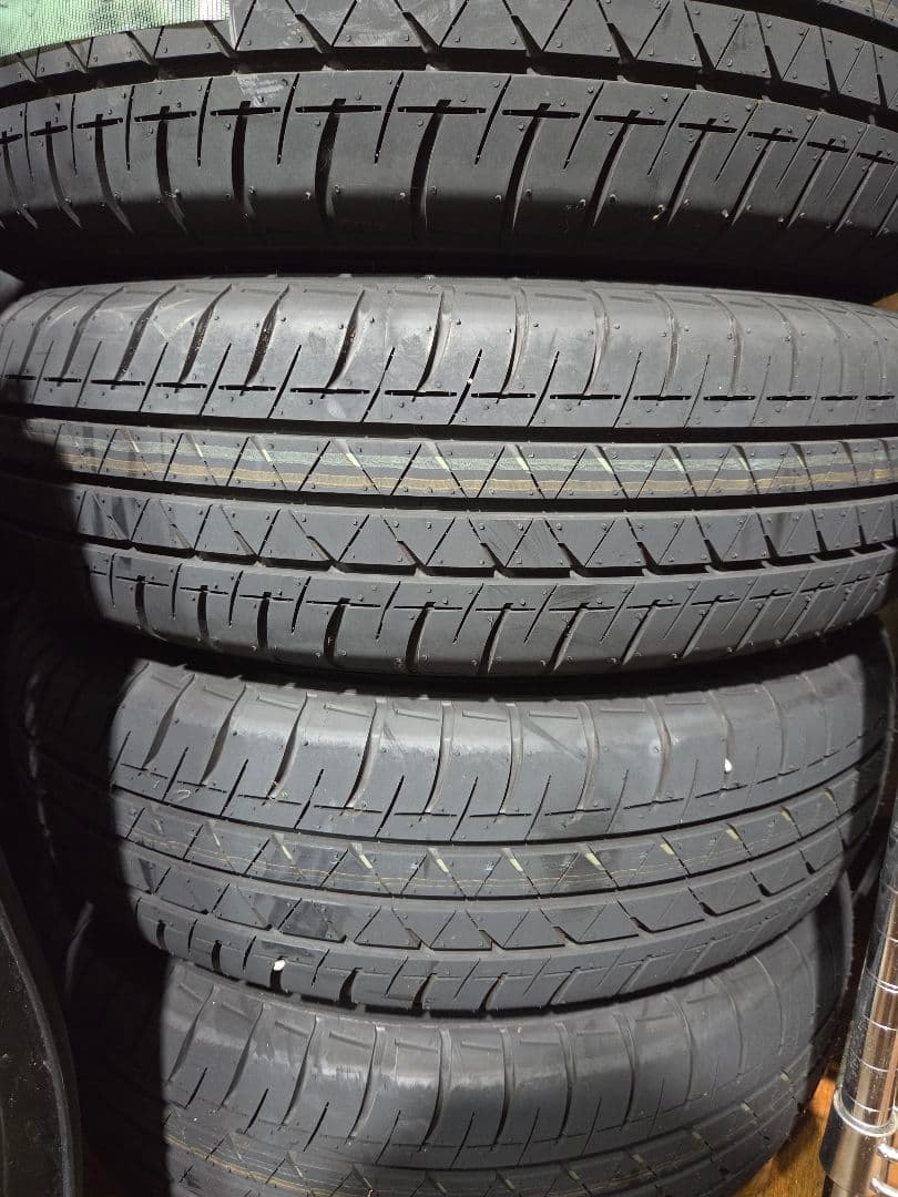 キャラバンハイエース純正ホイールセット新車外し