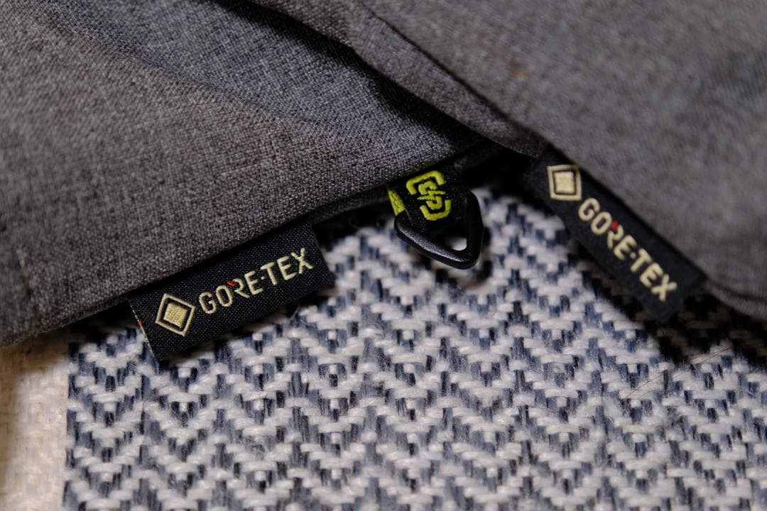 【美品】BURTON　ミトングローブ　グレー　Mサイズ　ゴアテックス素材