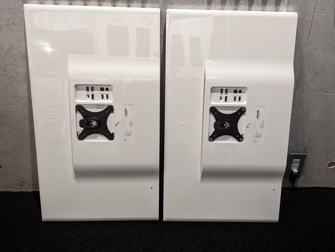 LG 31.5インチ 4K モニター x2 & モニターアーム