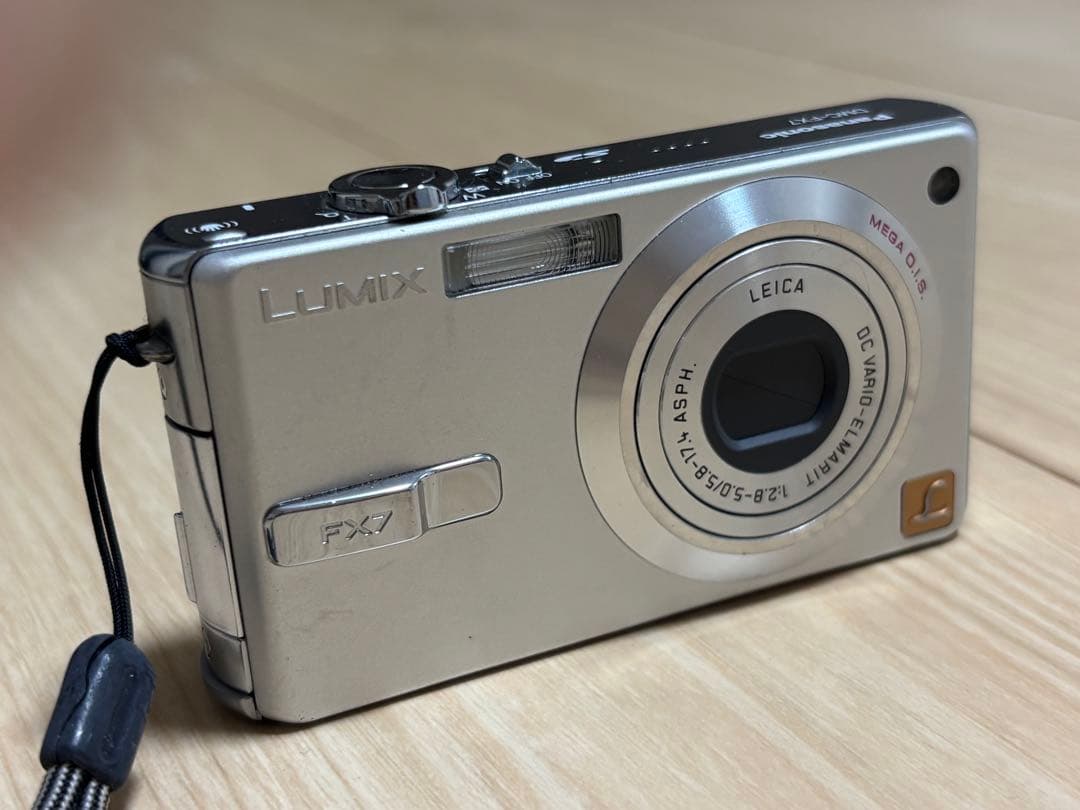 Panasonic DMC-FX7 コンパクトデジタルカメラ シルバー