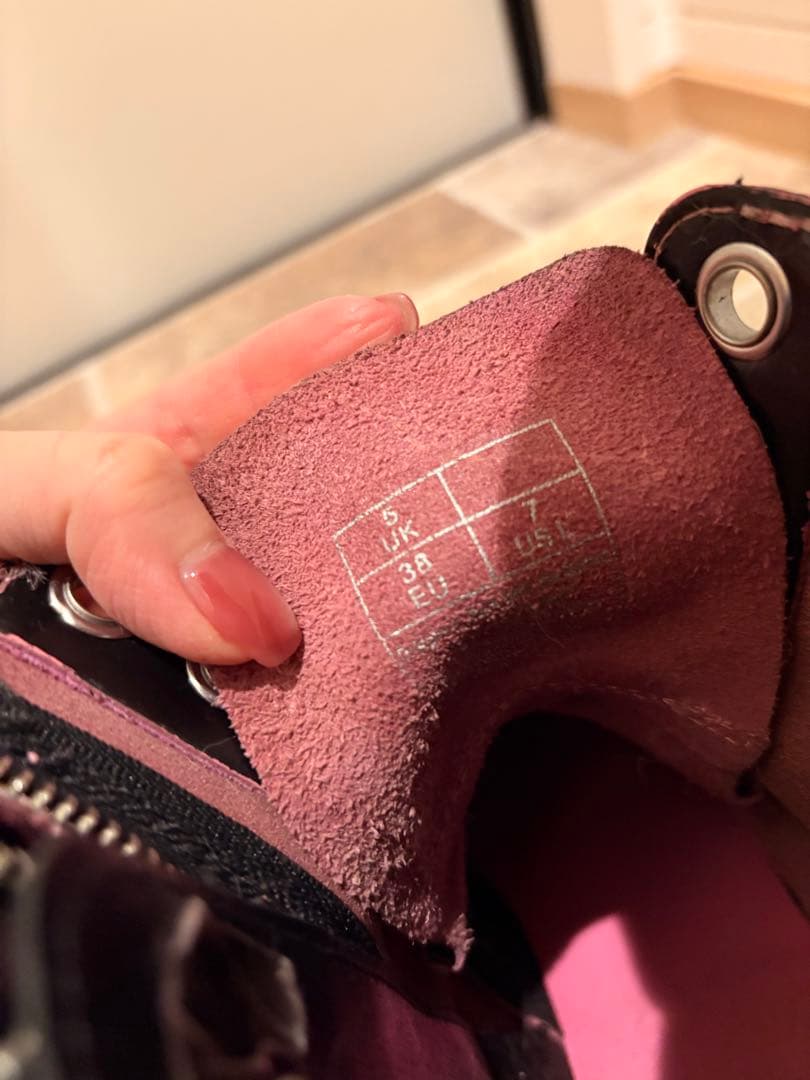 ドクターマーチン Dr.Martens バレンタイン限定ブーツ　ピンク×ブラック