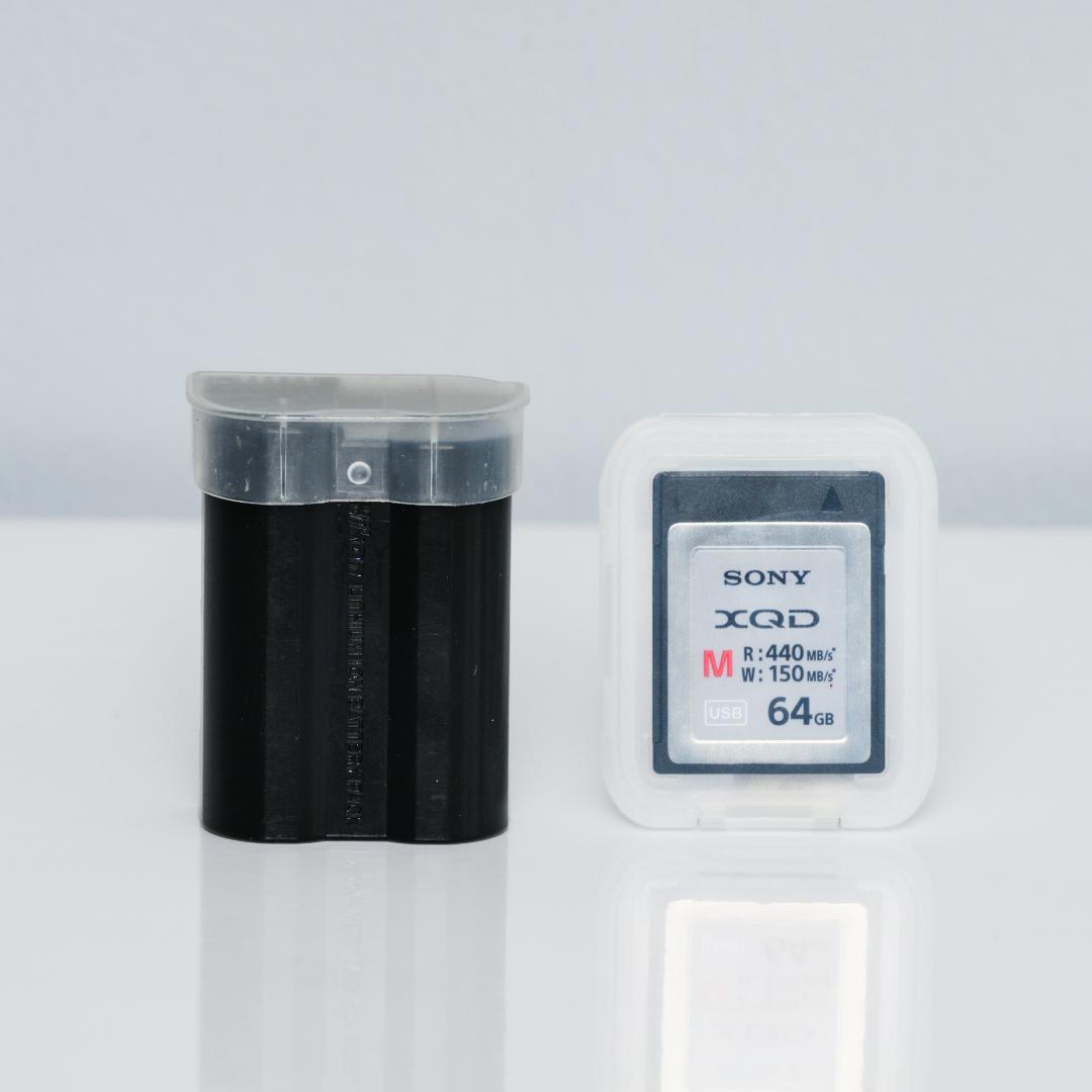 Nikon D850 本体と充電器MH-25a XQDカード64GB付