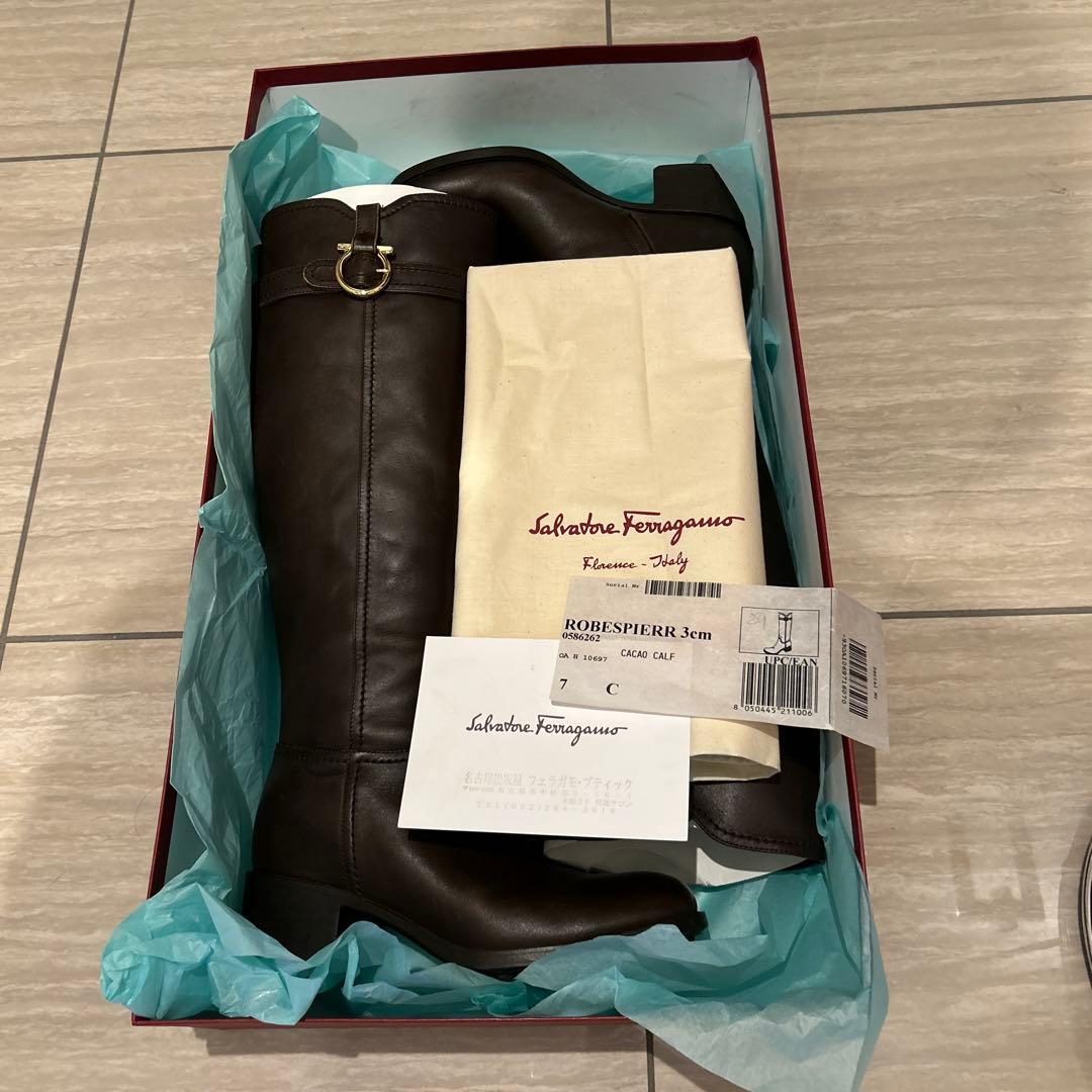 『フェラガモ」　ダークブラウンロングブーツ 購入時の箱、靴収納袋付き