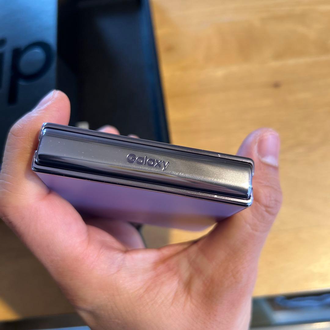 Galaxy z flip4 楽天版 simフリー　美品