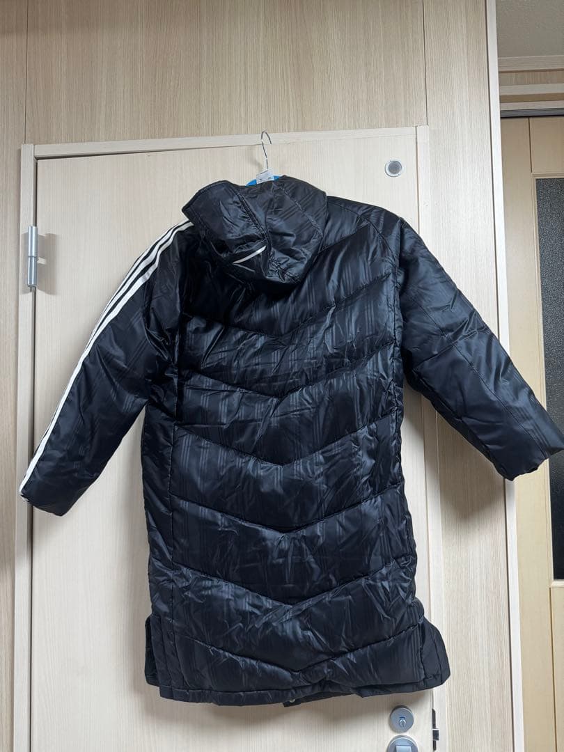 新品未使用adidas アディダス　ダウンベンチコート　ブラック　140cm