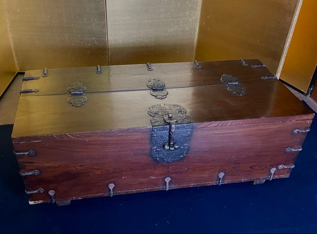 「母」 李朝 バンダジ 松無垢材 鉄地金具 朝鮮家具 9世紀～李朝古民具 箪笥