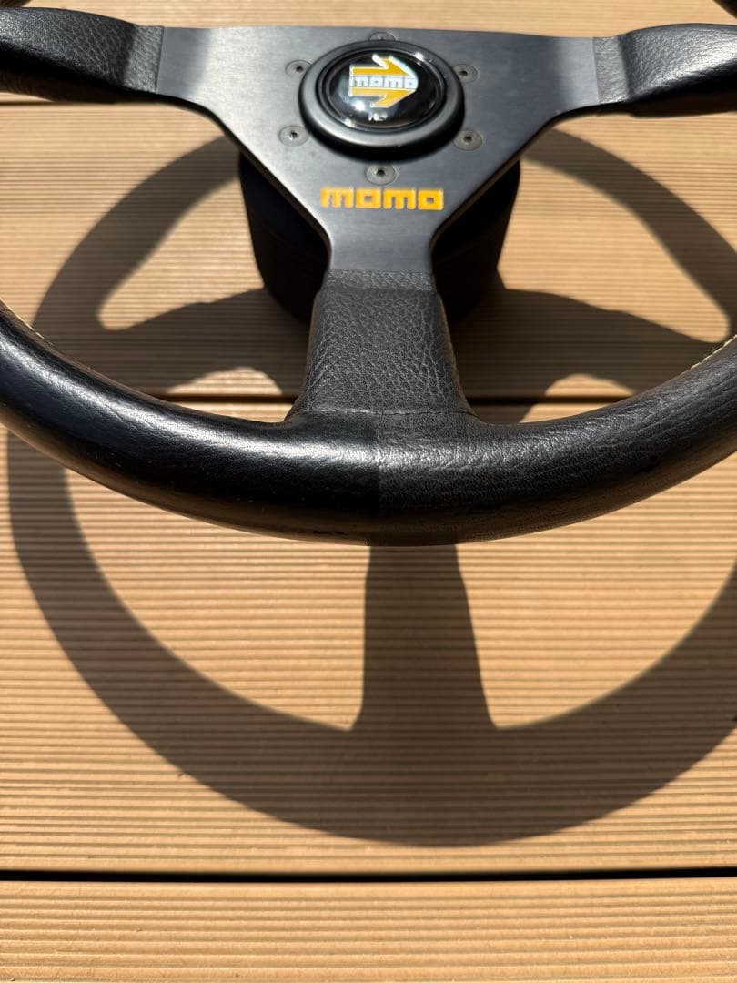 momo タイプ V35 ステアリングホイール