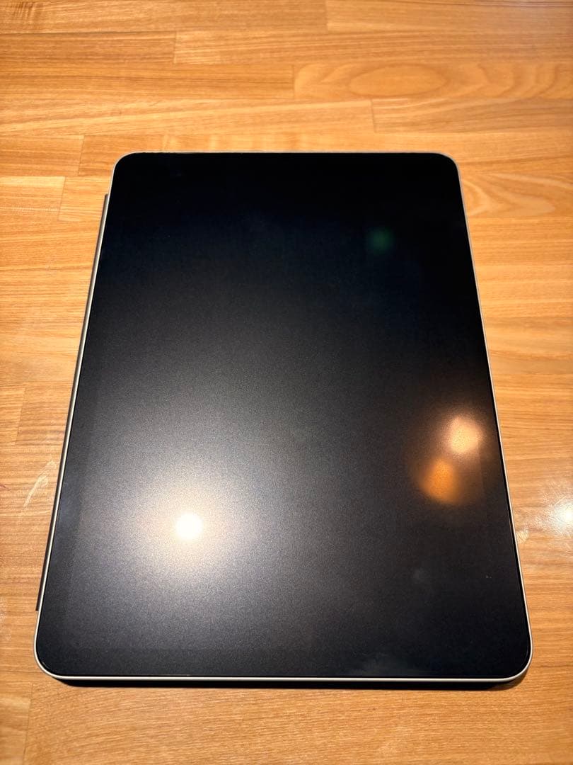 Apple iPad Air (第5世代) スターライト　64GB