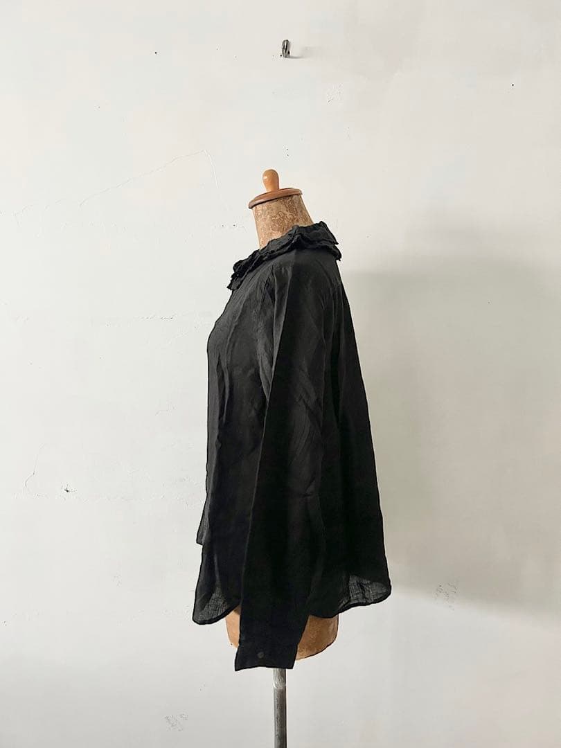 【美品】nestRobe フリルカラーリネンブラウス　ブラック