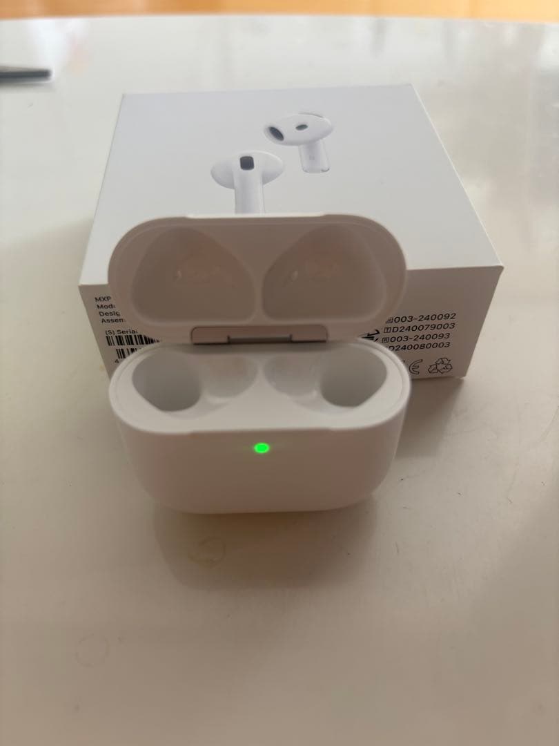 Apple AirPods (第4世代) 充電ケース付き