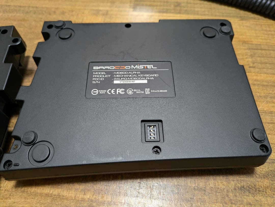 MISTEL BAROCCO MD600Alphaアリス配列RGB分割キーボード
