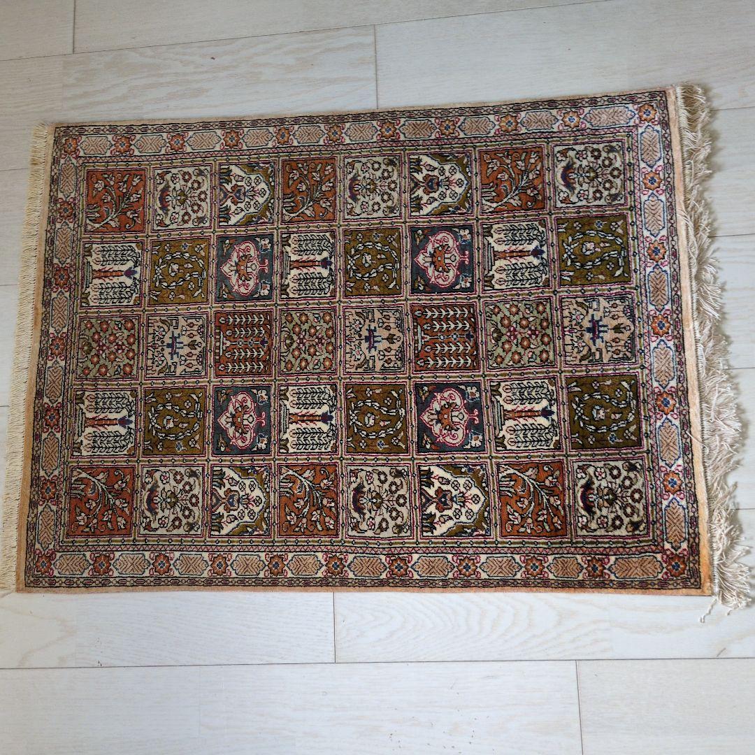 太郎　ペルシャ絨毯　花柄と幾何学模様のラグ　ラグ　玄関マット