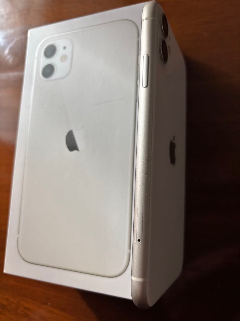 Apple iPhone 11 ホワイト128GB本体と付属品