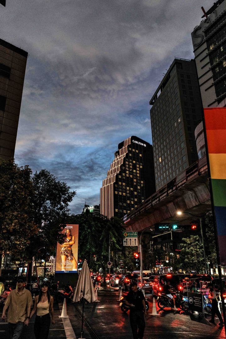 保証期間中　RICOH GR III ←付属品多数　ショット数4404 リコー