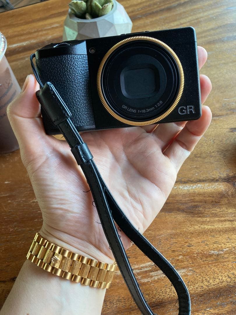 保証期間中　RICOH GR III ←付属品多数　ショット数4404 リコー