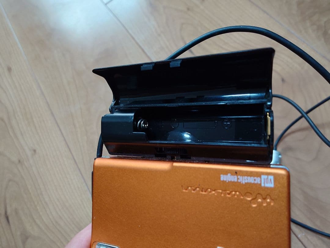 SONY MDウォークマン オレンジ　MZ-N910