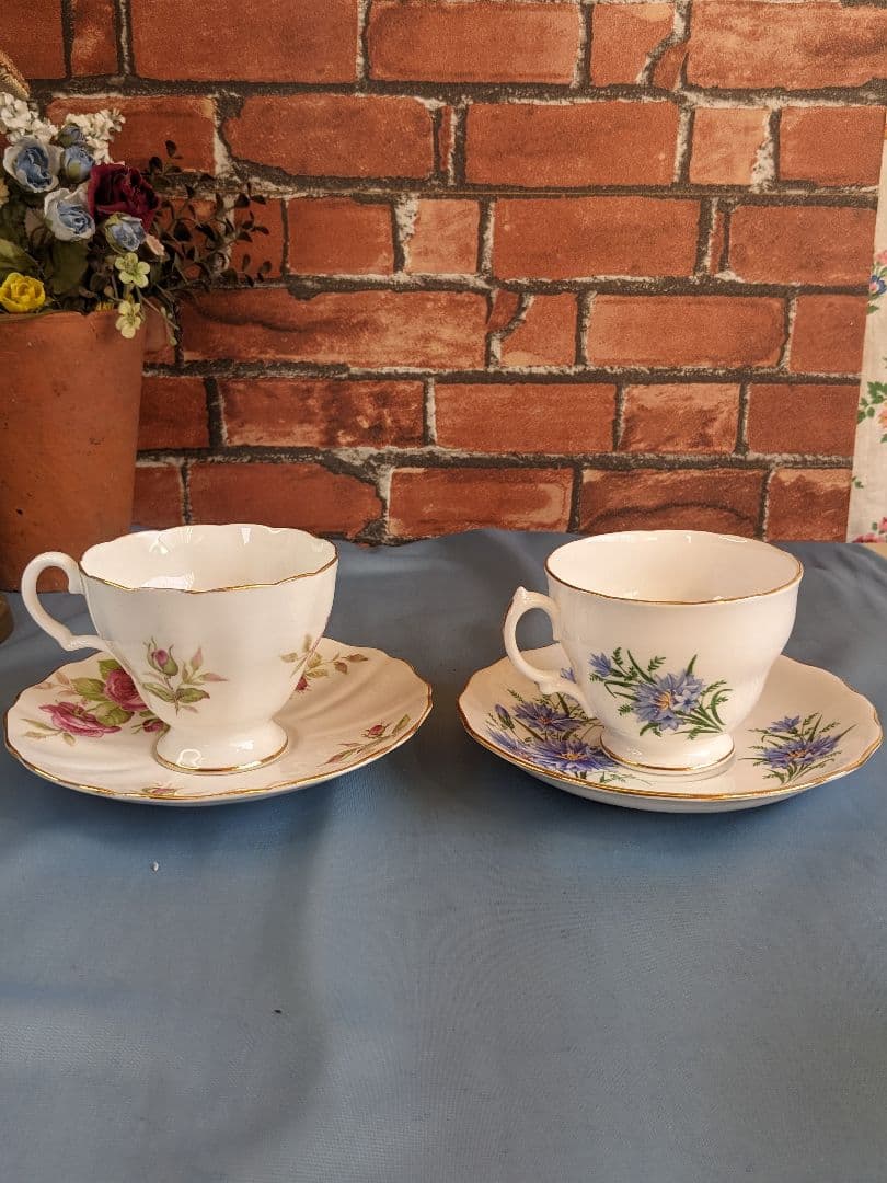 イギリスアンティーク　1920〜1950年代　ティーカップ＆ソーサー4客セット