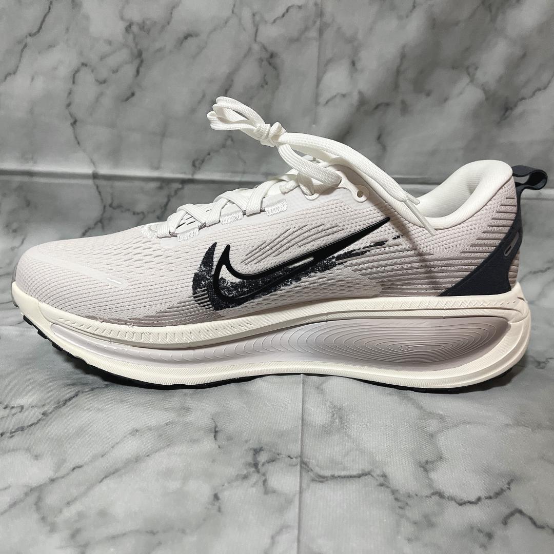 【限定モデル】NIKE AIR ZOOM VOMERO 18 （27.0cm）