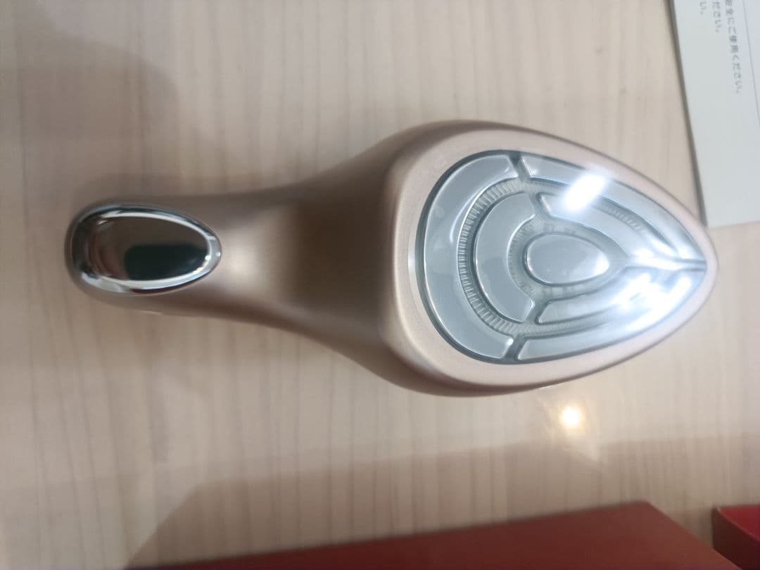 IKKOさんプロデュース、ラボンエクラ　Éclat ME LA BOUM 美顔器