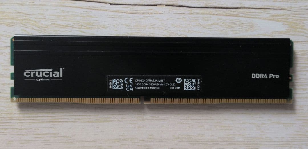 crucial DDR4 Pro メモリー　16gb×１