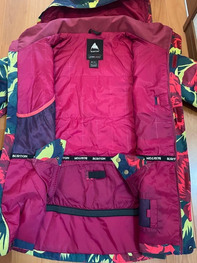 新品・未使用品・Mサイズ・スノボ・BURTON 花柄 フード付きジャケット