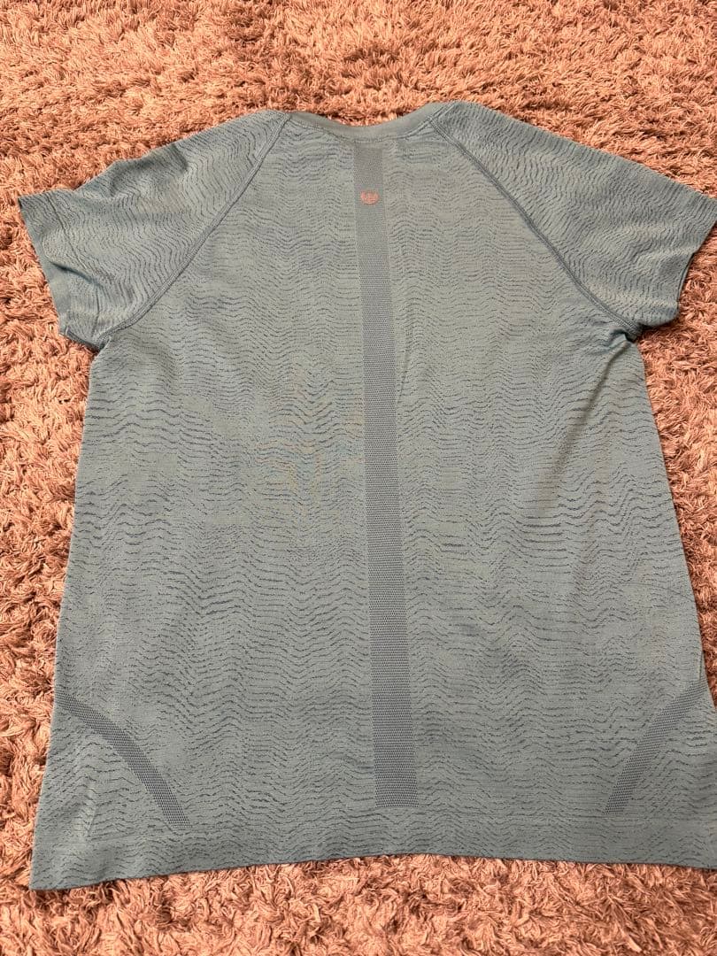 Lululemon Tシャツ